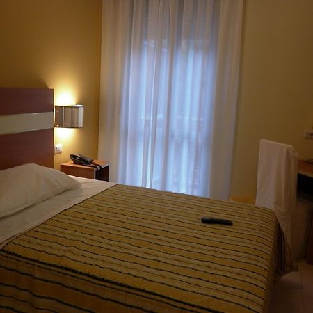Hotel Gf Cesano Boscone Exterior photo